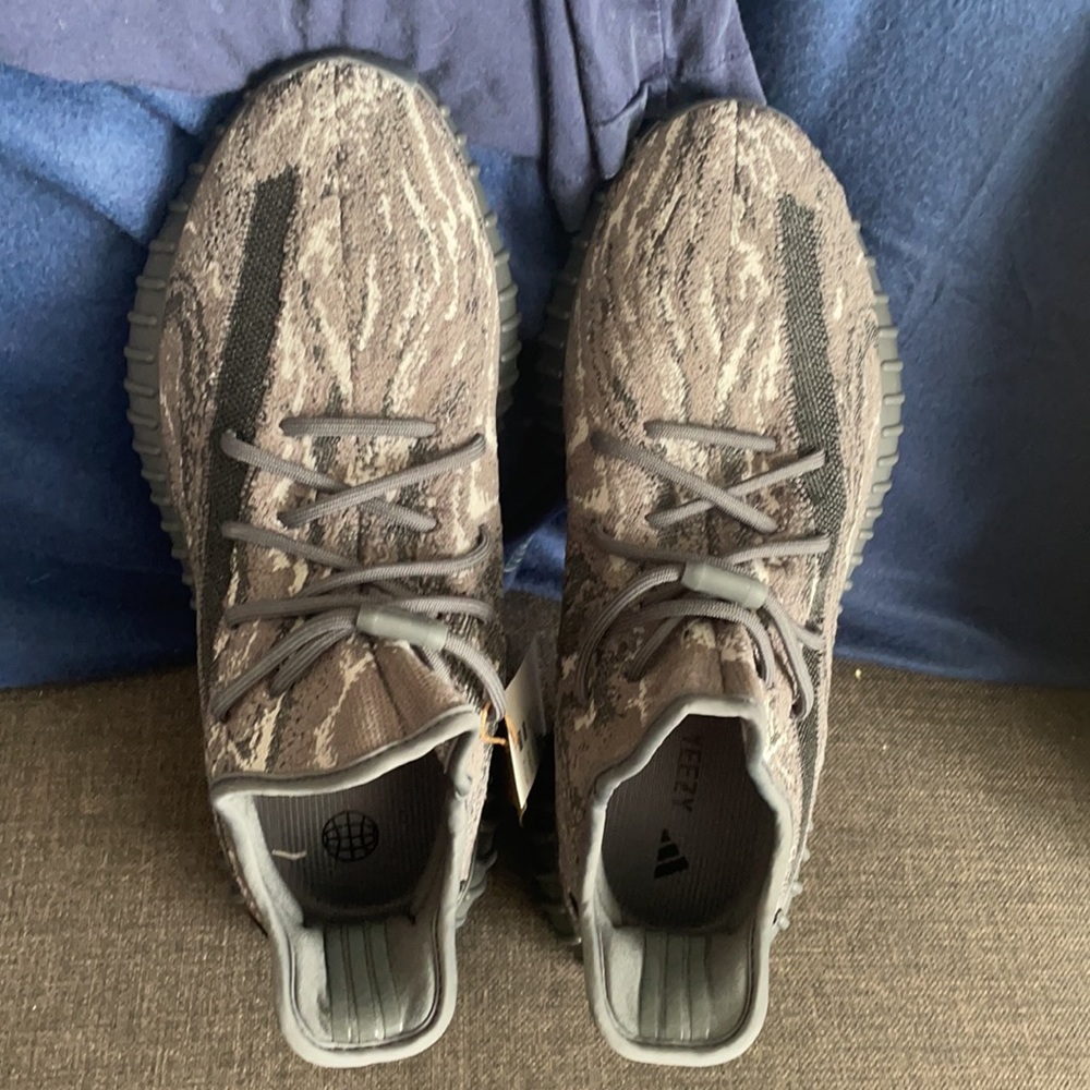 Yeezy 350 V2 dark sea salt color
#15